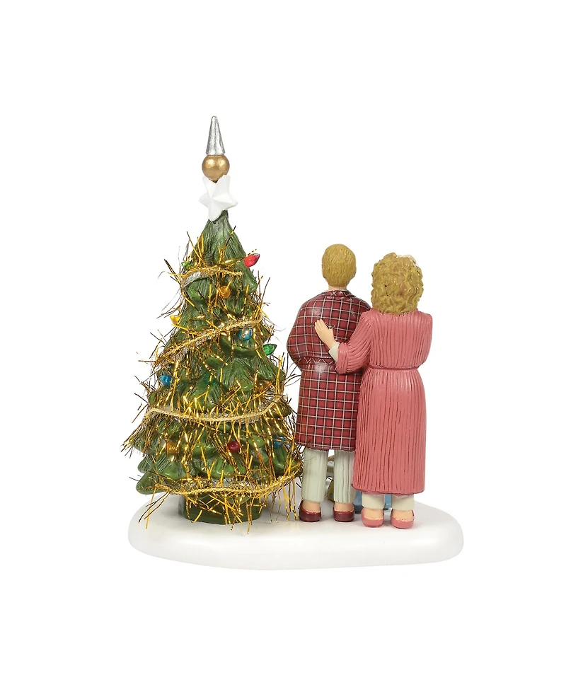 Department 56 The Family Opens Their Gifts Village Accessory