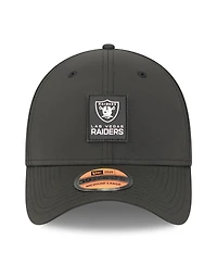 New Era Men's Black Las Vegas Raiders 2025 Sideline 39THIRTY Flex Hat