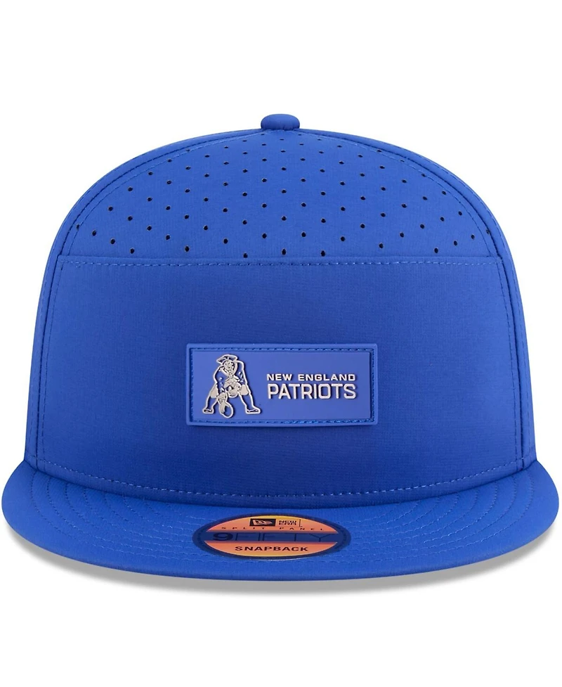 New Era Men's Royal New England Patriots 2025 Sideline Throwback Split Panel 9FIFTY Snapback Hat