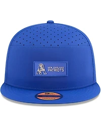 New Era Men's Royal New England Patriots 2025 Sideline Throwback Split Panel 9FIFTY Snapback Hat