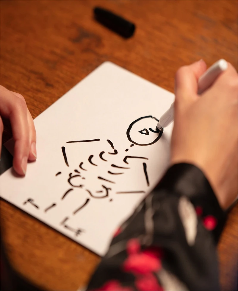 Bezzerwizzer Studio Get A Hint Party Game