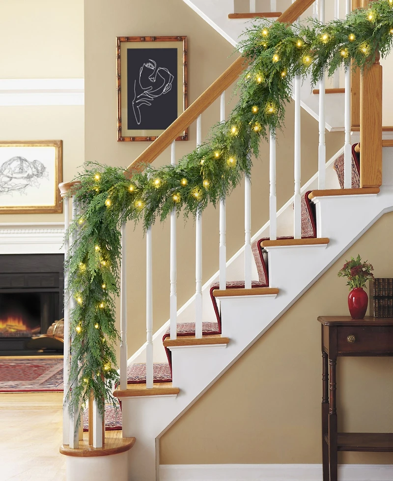 Puleo 9' x 10" Pre-Lit Battery-Operated Cedar Garland