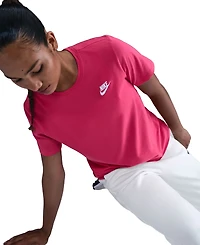 Nike Women's Sportswear Club Essentials T-Shirt