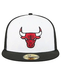 New Era Men's White/Black Chicago Bulls Repeat 59Fifty Fitted Hat