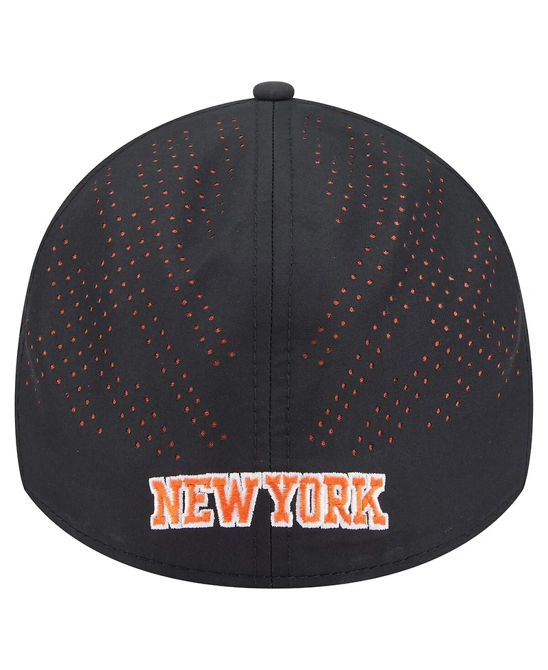 New Era Men's Black York Knicks Night 39THIRTY Flex Hat
