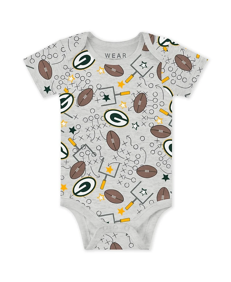 Wear by Erin Andrews Baby Boys and Girls Newborn 3-Piece Green Bay Packers Turn Me Around Bodysuits Pant Set