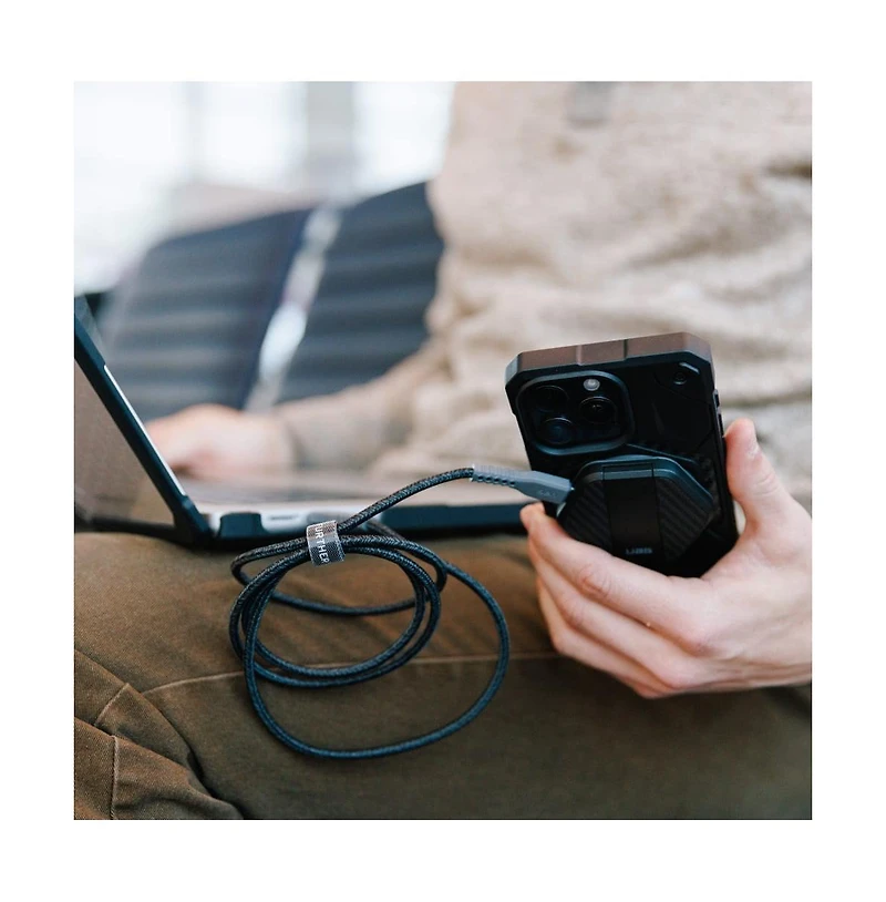 Urban Armor Gear Urban Armor Gear (Uag) -_Magnetic_Wireless Charger with Kickstand