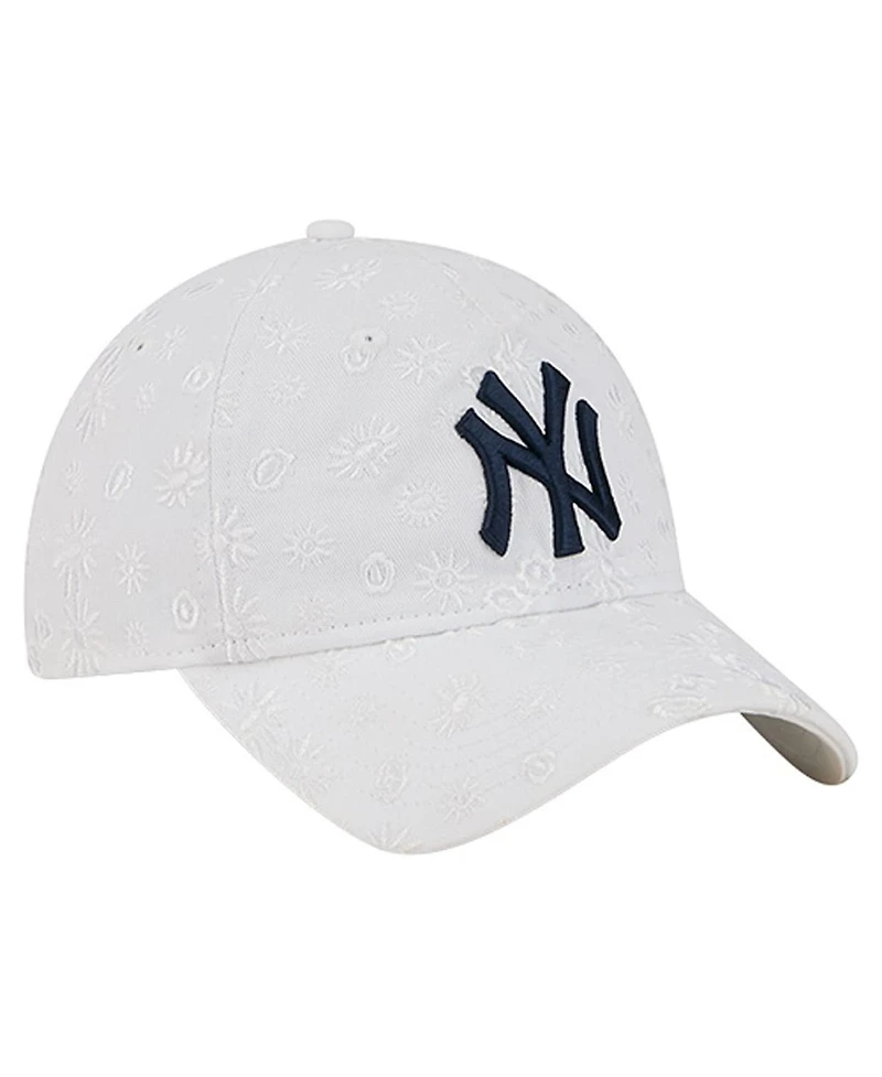 New Era Women's White New York Yankees Floral Mesh 9TWENTY Adjustable Hat