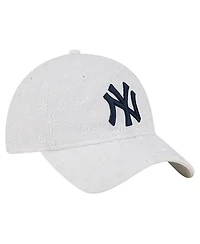 New Era Women's White New York Yankees Floral Mesh 9TWENTY Adjustable Hat
