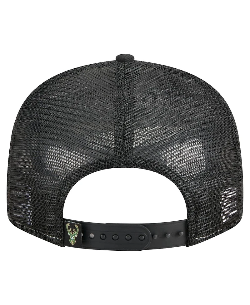 New Era Men's Hunter Green/Black Milwaukee Bucks Outdoor Split Panel 9FIFTY Snapback Hat