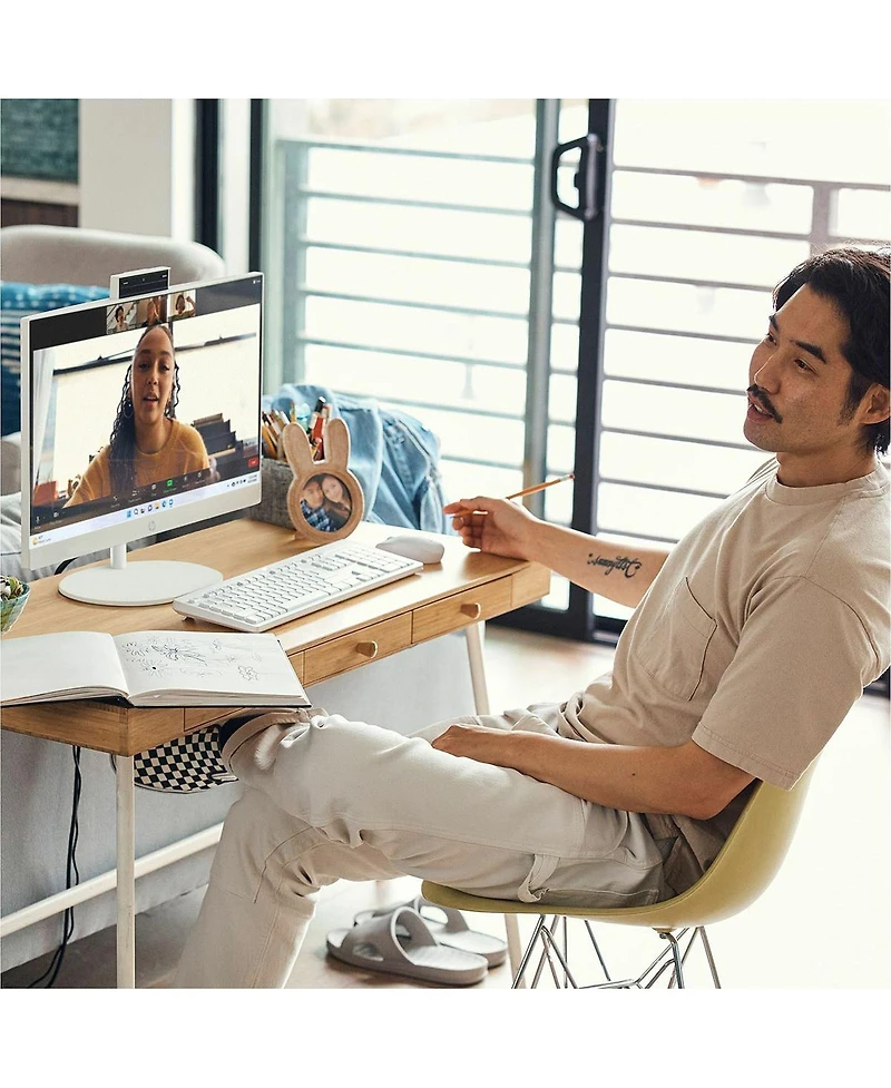 Hp 23.8" All-in-One Desktop Amd Athlon Silver 7120U 8GB Ram Amd Radeon Graphics 256GB ssd Storage