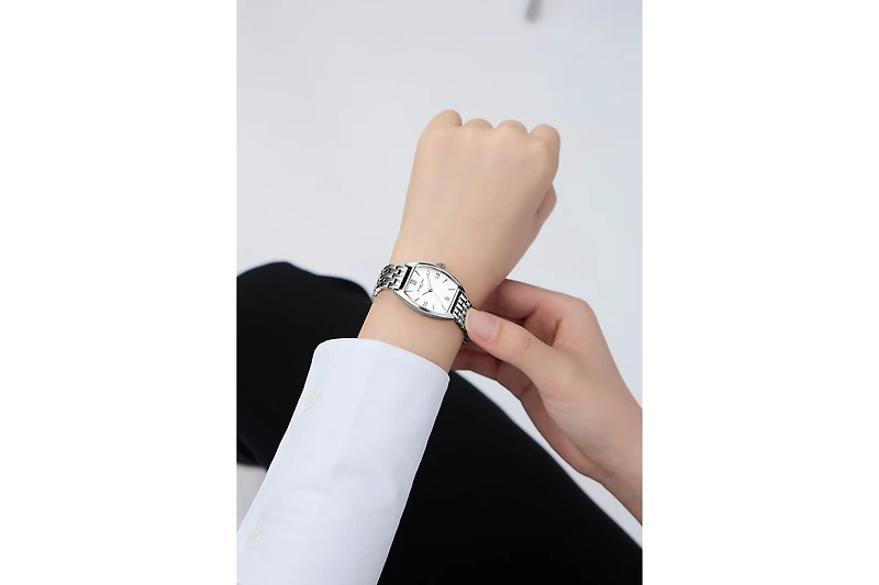 Victoria Hyde Women's Watch Barrel in silver