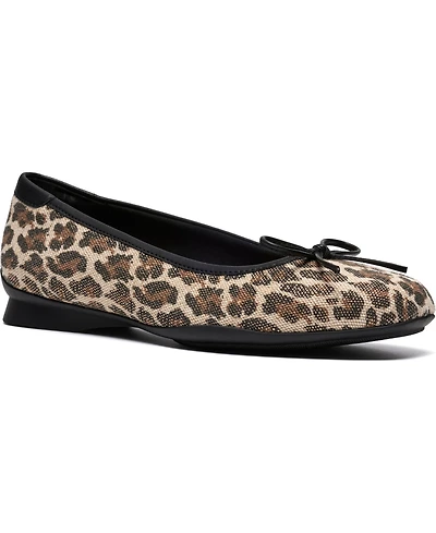 Clarks Women's Jazmynn Bow Round Toe Flats