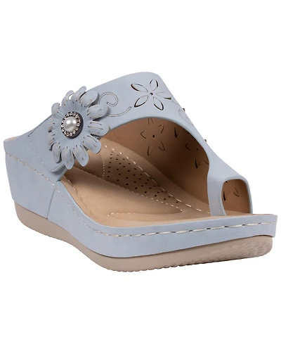 Gc Shoes Women's Skylar Floral Rosette Round Toe Wedge Sandals