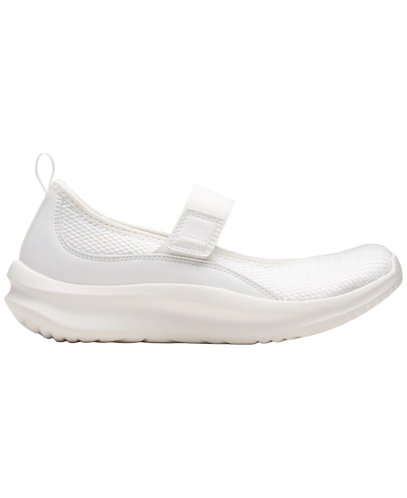 Clarks Women's Cloudsteppers Solevana Jane Round Toe Flats