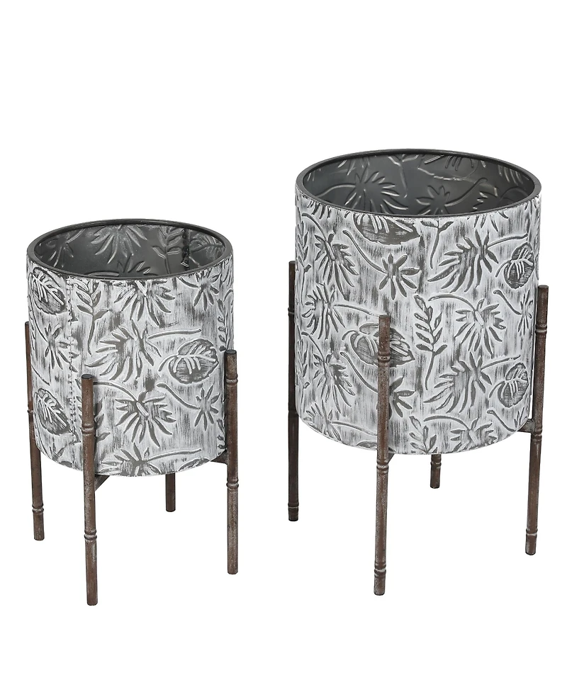 LuxenHome Set of 2 Coastal Distressed White and Gray Metal Cachepot Planters with Metal Stand