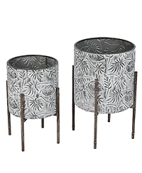 LuxenHome Set of 2 Coastal Distressed White and Gray Metal Cachepot Planters with Metal Stand