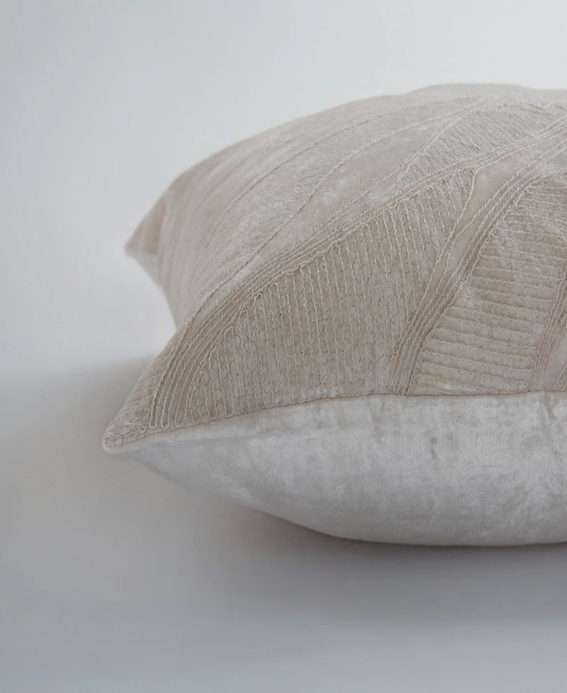 Rizzy Home Veda Velvet Decorative Pillow, 22" x 22"