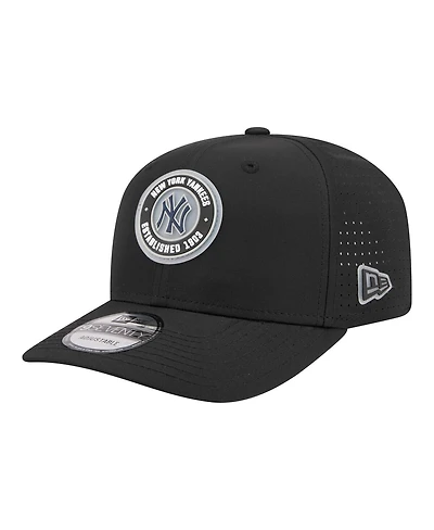 New Era Men's Black New York Yankees Circle 9SEVENTY Adjustable Hat