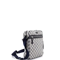 Pre-Owned Gucci Medium Front Zip Messenger Gg Coated Canvas