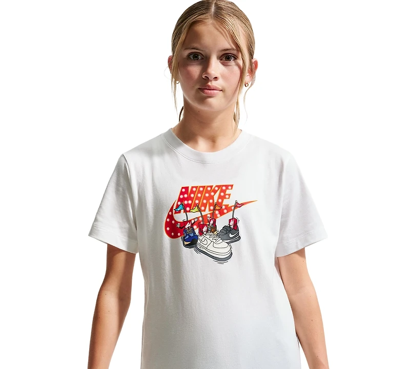 Nike Girls' 7-16 Short Sleeve Graphic T-Shirt