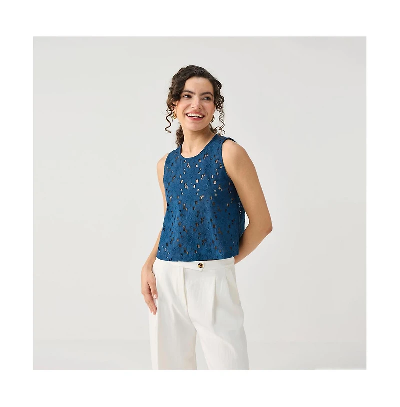 Reistor Women's Embroidered Sleeveless Button-Back Top