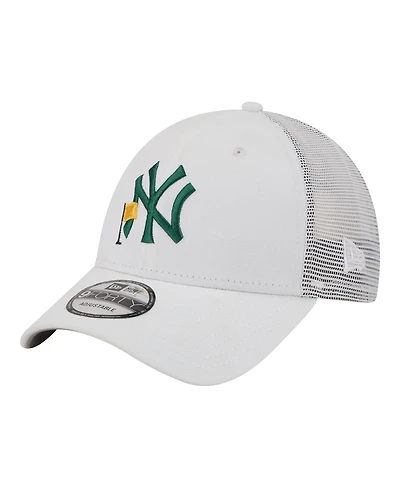 New Era Men's White New York Yankees Flag 9FORTY Trucker Adjustable Hat
