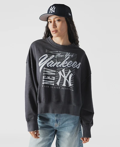 New Era Women's Navy York Yankees Boxy Mineral Wash Dolmen Sleeve Cropped Sweatshirt