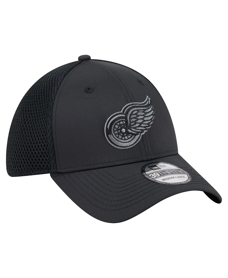 New Era Men's Black Detroit Red Wings Blackout 39THIRTY Flex Fit Hat