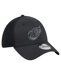 New Era Men's Black Detroit Red Wings Blackout 39THIRTY Flex Fit Hat