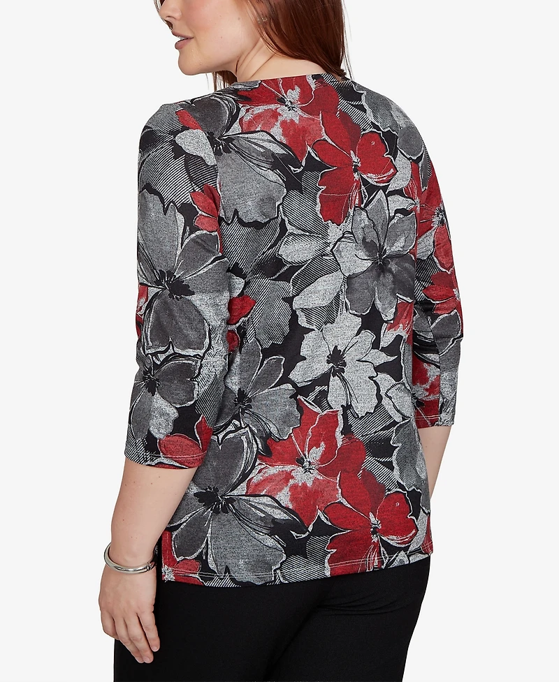 Alfred Dunner Petite Classic Textured Floral Split Neck Pocket Top