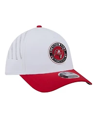 New Era Men's White/Red Tampa Bay Buccaneers Patch 39THIRTY A-Frame M-Crown Perforated Flex Hat