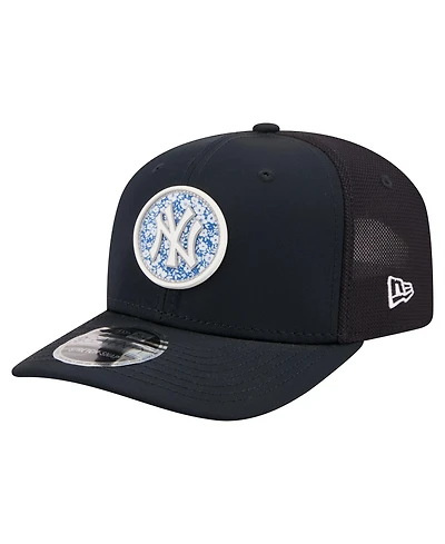 New Era Men's Navy New York Yankees Floral Patch 9SEVENTY Adjustable Hat