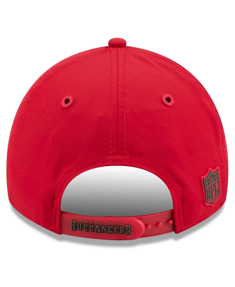 New Era Men's Red Tampa Bay Buccaneers 2026 Sideline Casual Classic Adjustable Hat