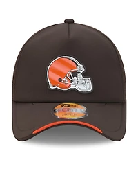 New Era Men's Brown Cleveland Browns 2026 Sideline Apex 9FORTY Adjustable Trucker Hat