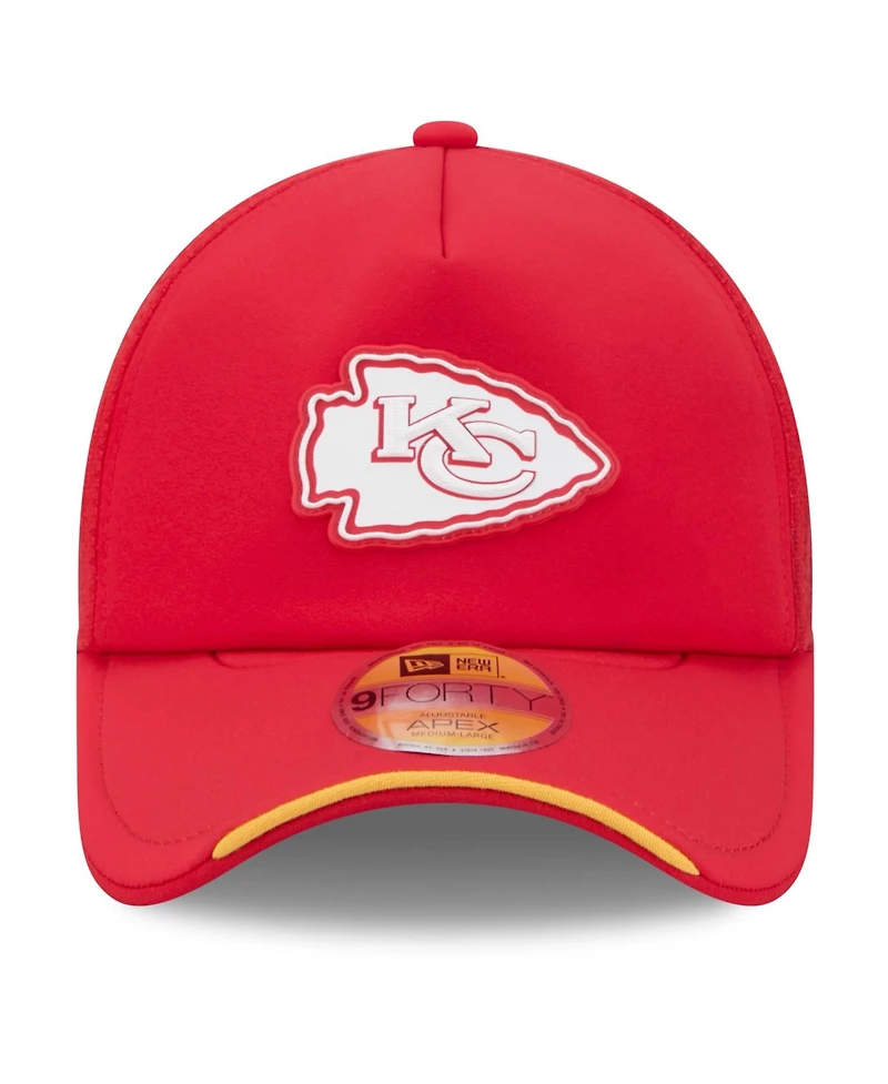 New Era Men's Red Kansas City Chiefs 2026 Sideline Apex 9FORTY Adjustable Trucker Hat