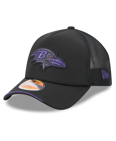 New Era Men's Baltimore Ravens 2026 Sideline Apex 9FORTY Adjustable Trucker Hat