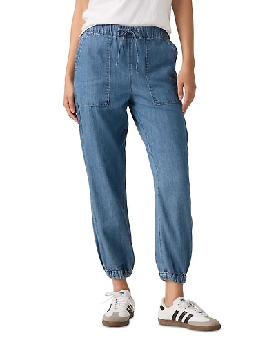 Levi's Women's Essential Mid-Rise Jogger Pants