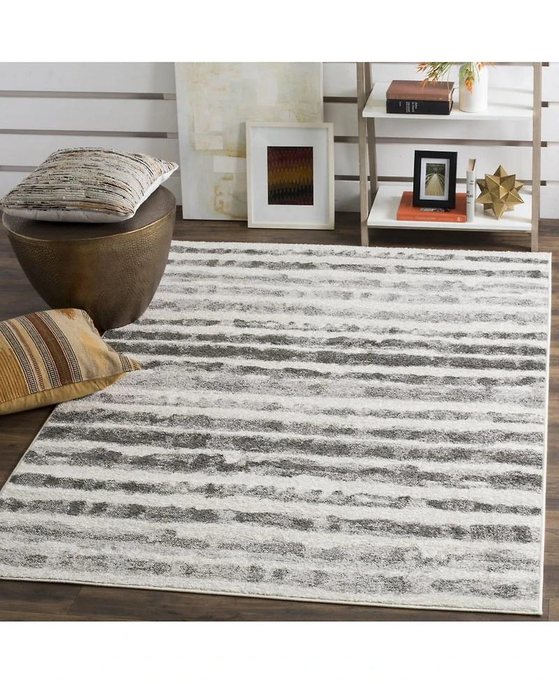 Safavieh Adirondack 126 Ivory and Charcoal 5'1" x 7'6" Area Rug