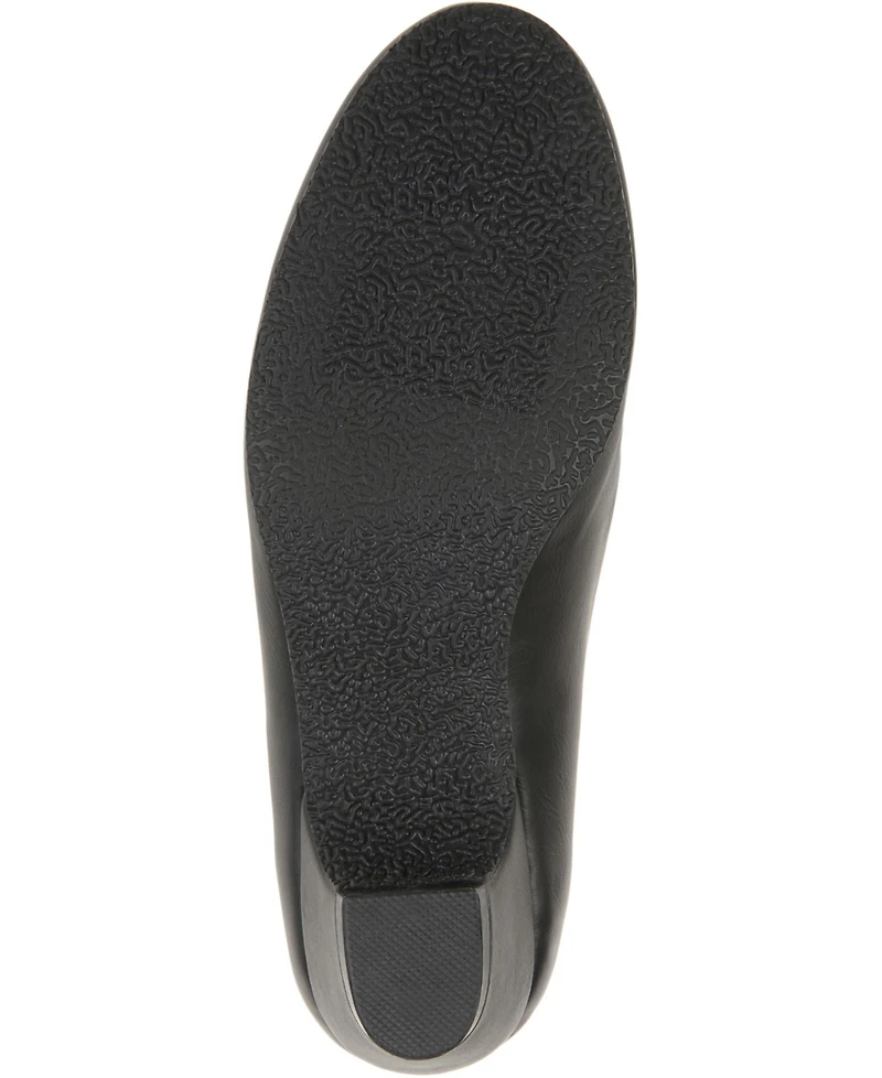 Journee Collection Women's Saar Round Toe Kitten Heel Pumps