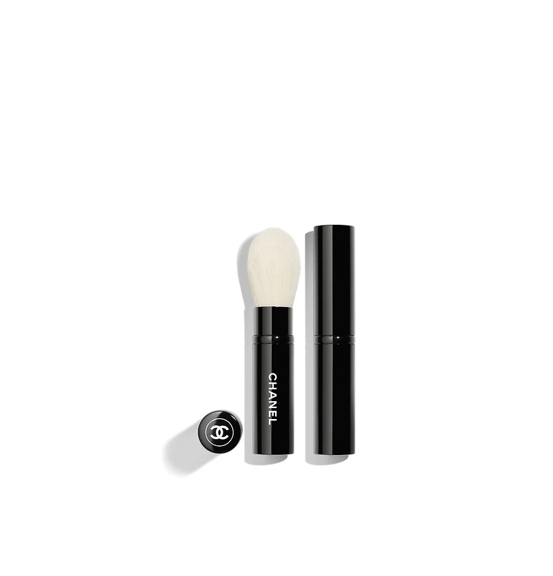 LES PINCEAUX DE CHANEL Retractable Highlighter Brush N°111