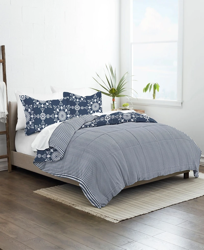 ienjoy Home Ultra Soft Daisy Medallion Reversible 2- Pc. Comforter Set, Twin