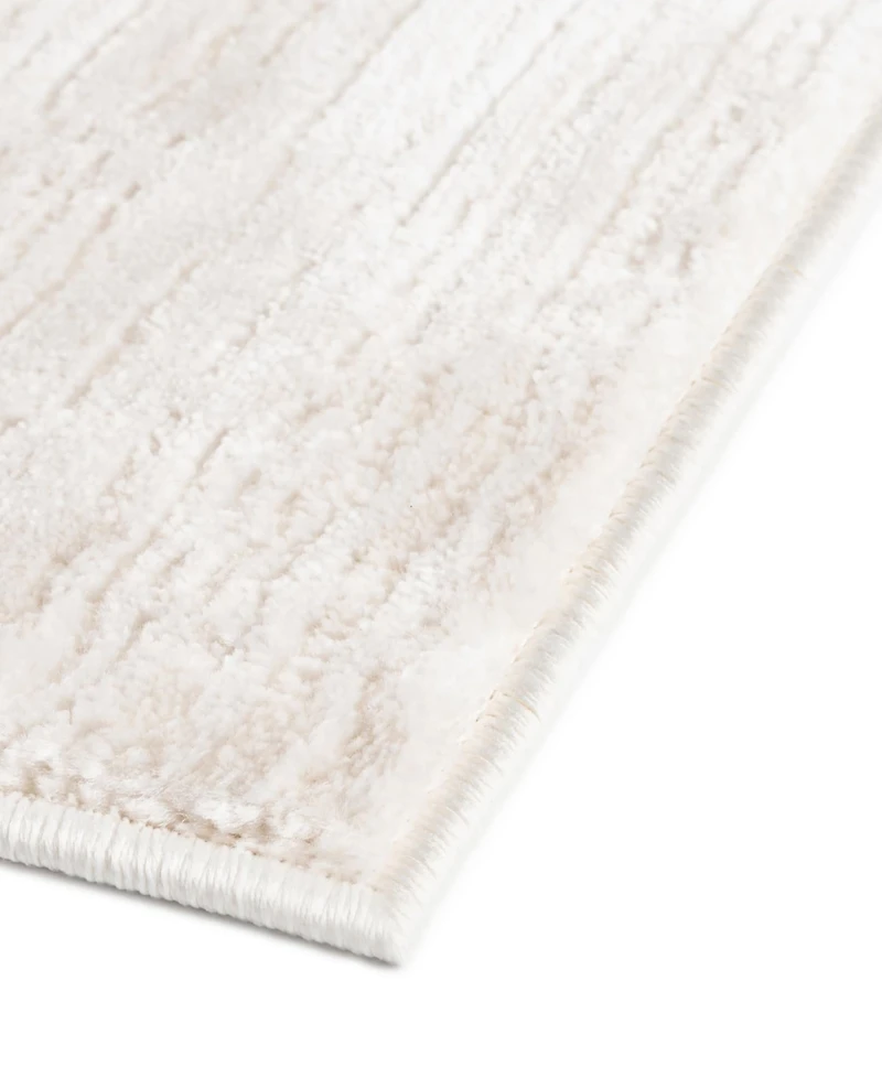 Bayshore Home Islin ISL06 5'3" x 8' Area Rug