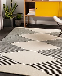 Livabliss Granada GND2331 6' x 9' Area Rug