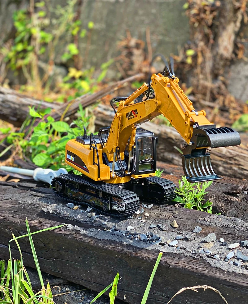 Mag-Genius Die Cast 16 Channel Remote Control Log Grabber Toy
