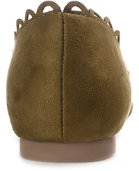 Journee Collection Women's Jezlin Scalloped Flats