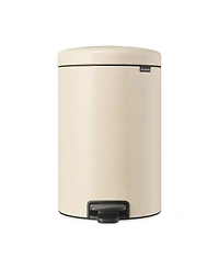 New Icon Step on Trash Can, 5.3 Gallon, 20 Liter