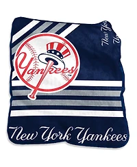 New York Yankees 50'' x 60'' Plush Raschel Throw