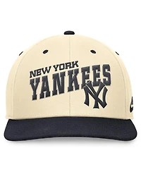 Nike Men's Navy/White New York Yankees Evergreen Two-Tone Snapback Hat