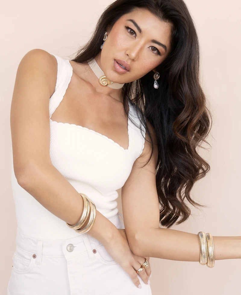 Ettika 18k Gold Plated Swirled Shell Pendant Beige Velvet Choker